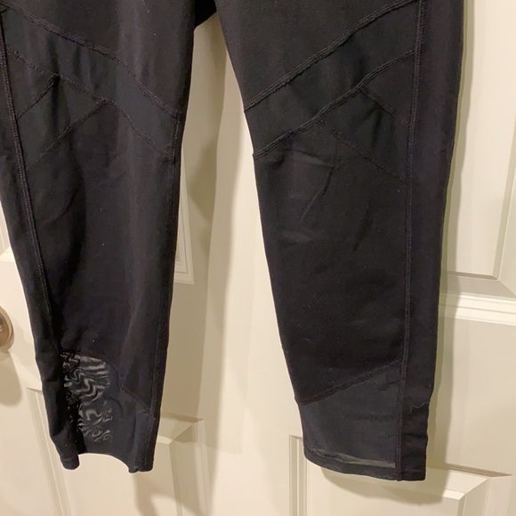 Athleta Black Crop Legging with Mesh Insets EUC - Picture 5 of 16